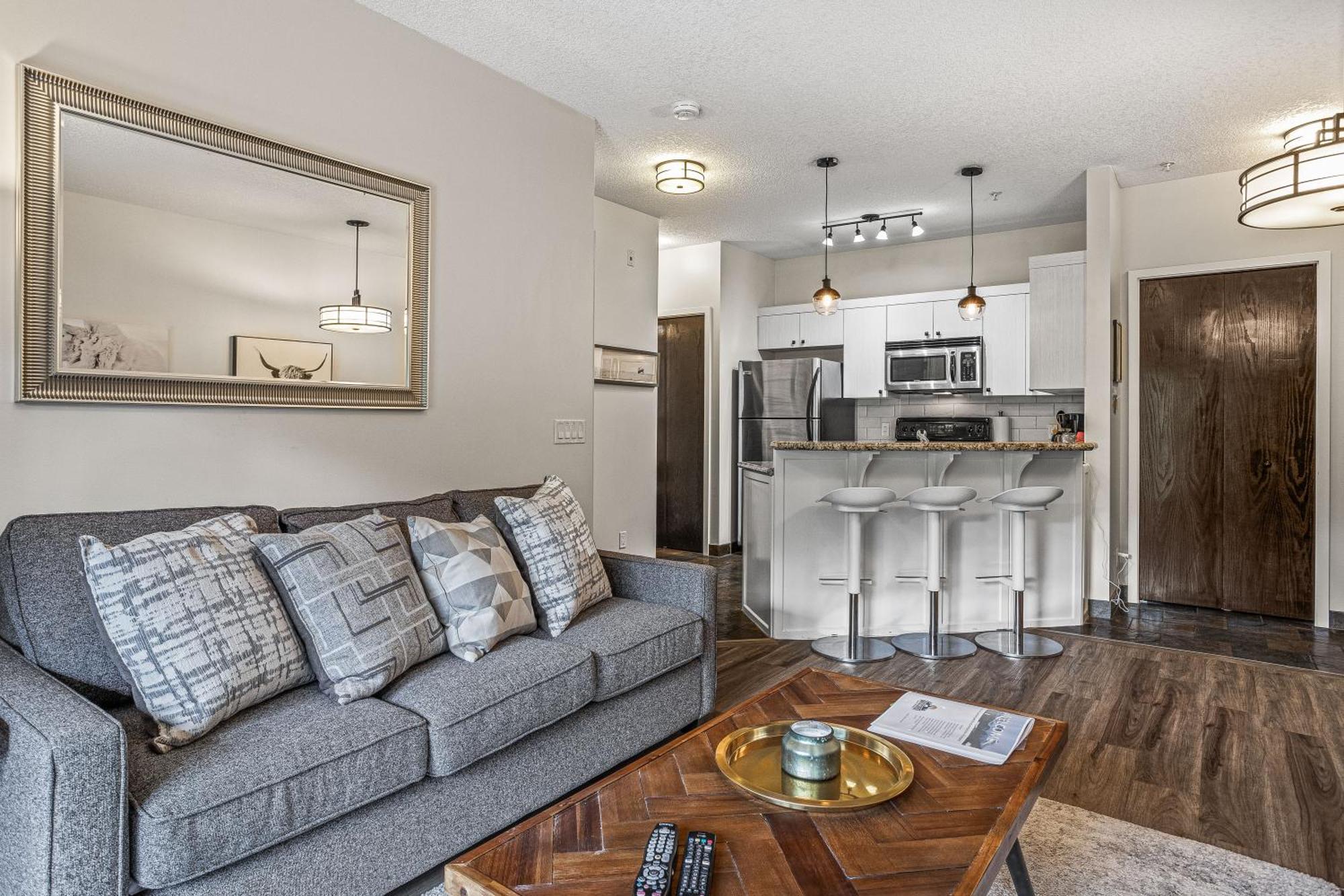 Outstanding Mountain Condo Waterslide And Hot Tub Managed By Little Sister Getaways Canmore Luaran gambar