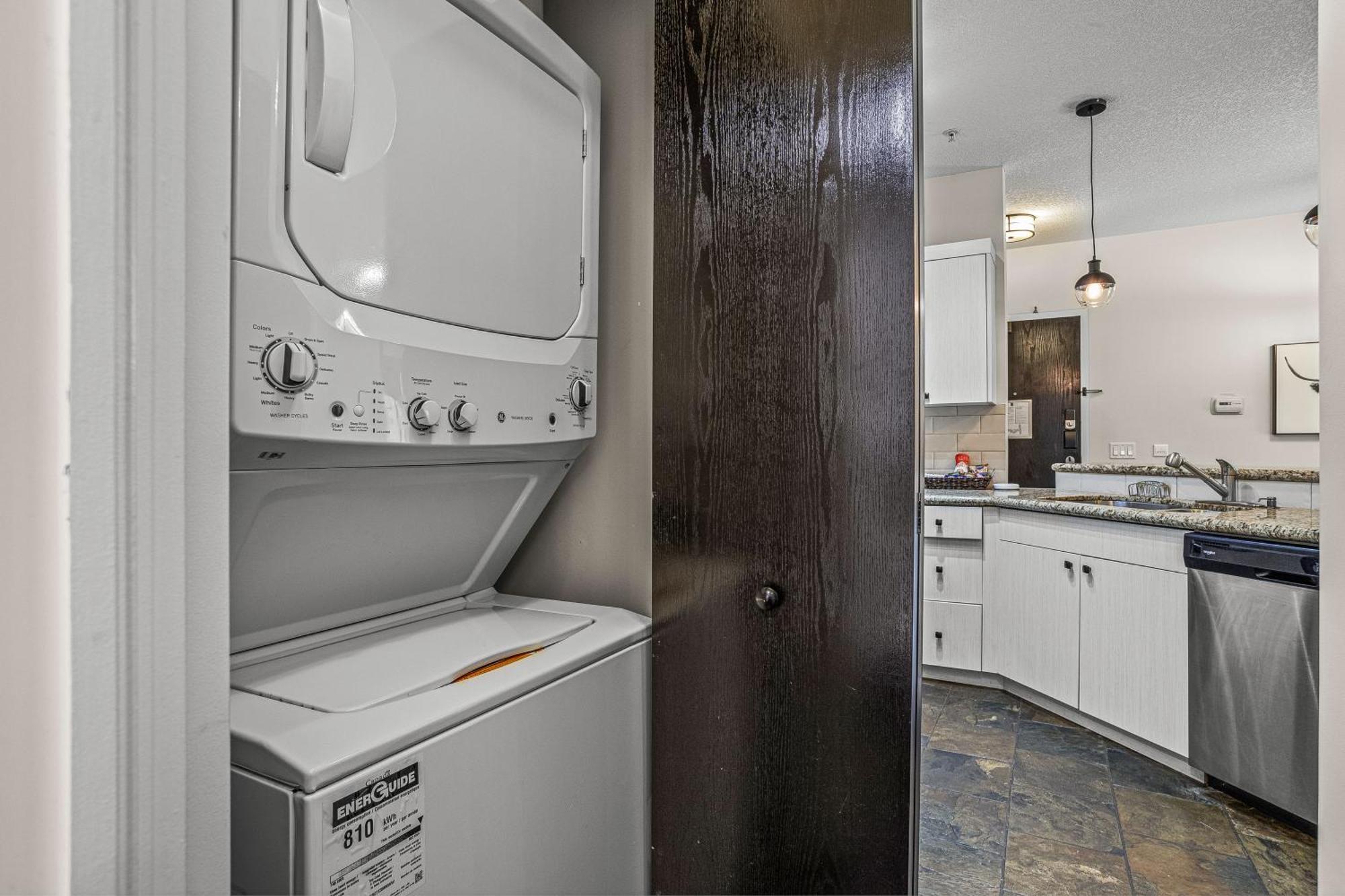 Outstanding Mountain Condo Waterslide And Hot Tub Managed By Little Sister Getaways Canmore Luaran gambar
